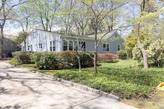 8 Parkside Ave, Miller Place, NY 11764