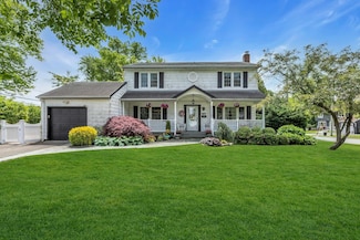 28 Bradford Rd, Plainview, NY 11803