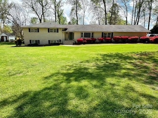 3713 Saint Regis Dr, Gastonia, NC 28056