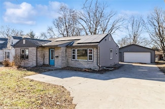 734 63rd St, Des Moines, IA 50312