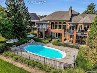 5007 Rockaway Ln, Clarkston, MI 48348