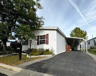 923 Crookedstick Ct, Crystal Lake, IL 60014