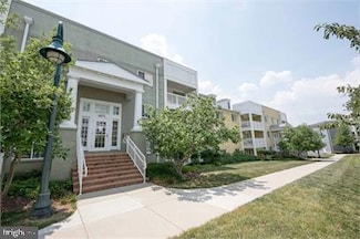 4071 S Four Mile Run Dr Unit 204, Arlington, VA 22204