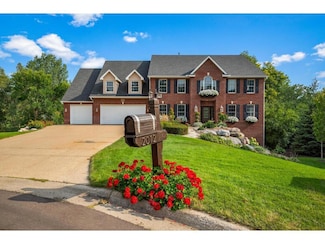 2012 Pine Ridge Dr, Saint Paul, MN 55118