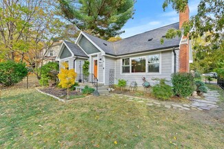 233 SW 42nd St, Des Moines, IA 50312