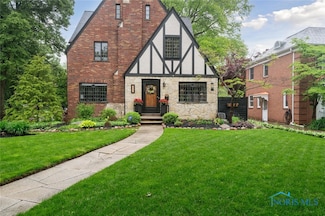 2256 Barrington Dr, Toledo, OH 43606