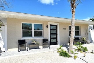 2908 Gulf Dr, Holmes Beach, FL 34217