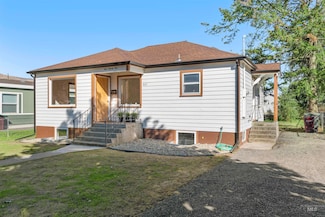 421 8th St, Clarkston, WA 99403