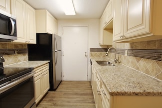 32 Silver Hill Ln Unit 3, Natick, MA 01760