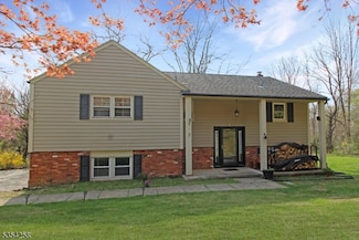3 Rolling View Dr, Hackettstown, NJ 07840