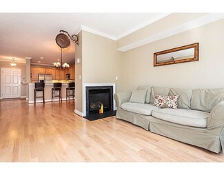 295 Salem St Salem Place Unit U67, Woburn, MA 01801