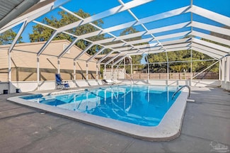 8 Manor Dr, Pensacola, FL 32507