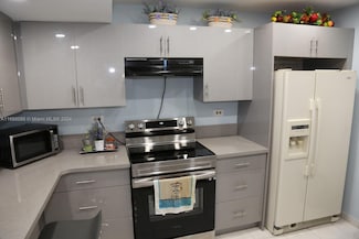 800 NE 195th St Unit 501, Miami, FL 33179