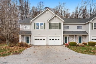 14 Druid Ln, Hamburg, NJ 07419