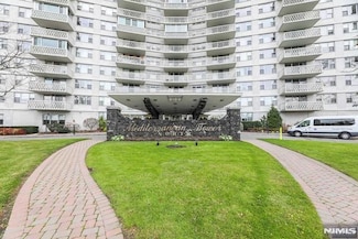 2100 Linwood Ave Unit 2N, Fort Lee, NJ 07024