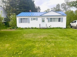 16 Pearce Ave, Houlton, ME 04730