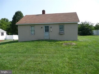 21 Front St, Wyoming, DE 19934