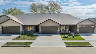 2420 Rolling Creek Ln, Dubuque, IA 52003