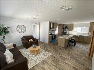 547 Happy Landing Rd, Waynesville, GA 31566