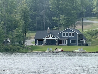 28 Old Woods Rd, Equinunk, PA 18417