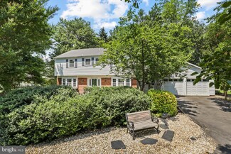 13103 Madonna Ln, Fairfax, VA 22033