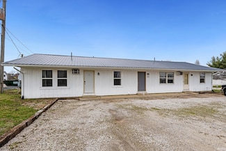 210 W School St, Leesburg, IN 46538