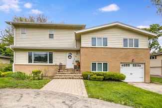517 Appletree Ln, Deerfield, IL 60015