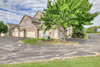 W159N4872 Graysland Dr E Unit 24, Menomonee Falls, WI 53051