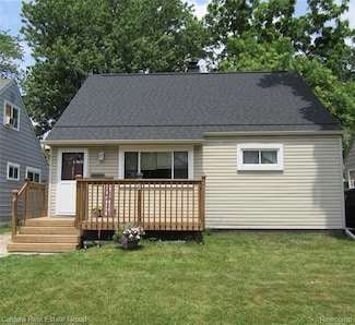 933 E Dallas Ave, Madison Heights, MI 48071