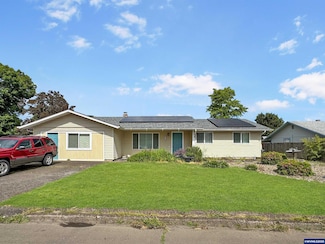 718 Apache Ct SE, Salem, OR 97317