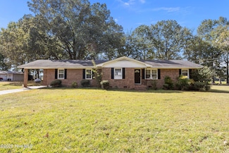 3718 Thorne Dr, Farmville, NC 27828