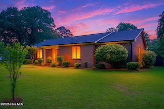 3652 Hillcrest Dr, Farmville, NC 27828
