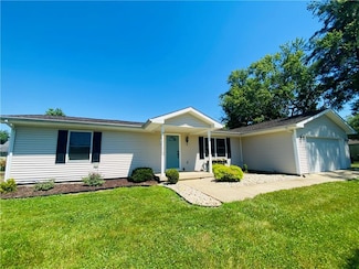 6735 N Main St, Freetown, IN 47235