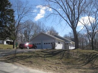 8317 Leecrest Blvd, Onekama, MI 49675