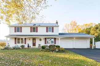 6071 Holly Ln, Farmington, NY 14425
