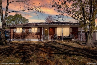 5726 Sutherland Dr, Waterford, MI 48327