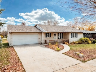 2126 Coventry Ln, Cedar Falls, IA 50613
