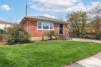 262-09 82nd Ave, Floral Park, NY 11004
