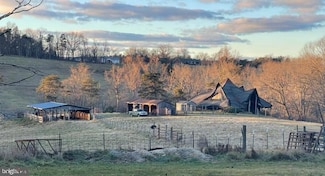 2822 Mauzy Rd, Berkeley Springs, WV 25411