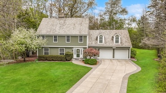 9837 N Auburn Ct, Mequon, WI 53092
