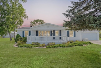 713 Iroquois Ave, Prudenville, MI 48651