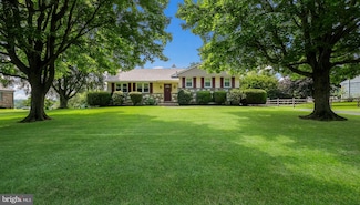 64 E Hillcrest Ave, Chalfont, PA 18914