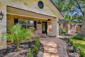 206 Sleepy Hollow Dr, Lake Jackson, TX 77566