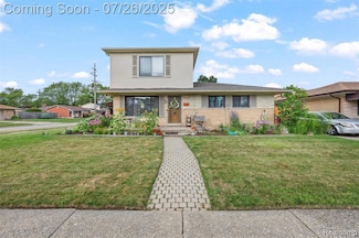 21301 Violet St, Saint Clair Shores, MI 48082