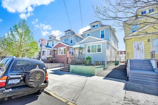 34-37 57th St, Flushing, NY 11377