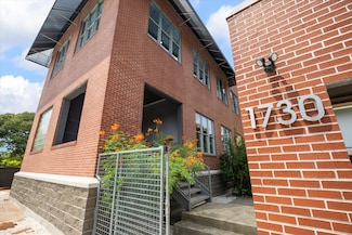 1730 White Oak Dr, Houston, TX 77009