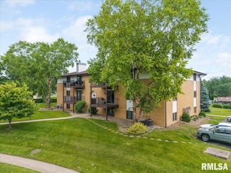 4725 Kynnelworth Dr Unit 8, Bettendorf, IA 52722