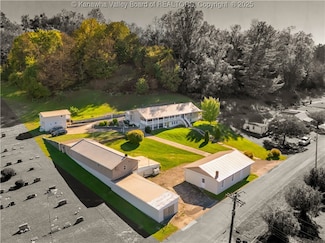 852 4th St, Mason, WV 25260