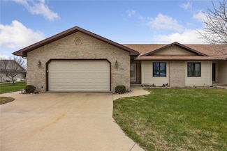 23800 Gombert Dr, Anamosa, IA 52205