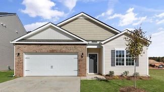 303 Falcon Ln, Lexington, NC 27295